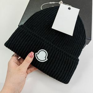 Designer beanie warme gebreide muts klassieke schedelkappen mode winter haarbal hoeden ademend verkrijgbaar in 8 kleuren meerkleurige optie