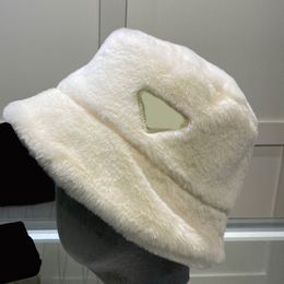 Designer Beanie Womens Winte Hat P Home Mens Fisherman Hat Triangle Badge Winter Warm