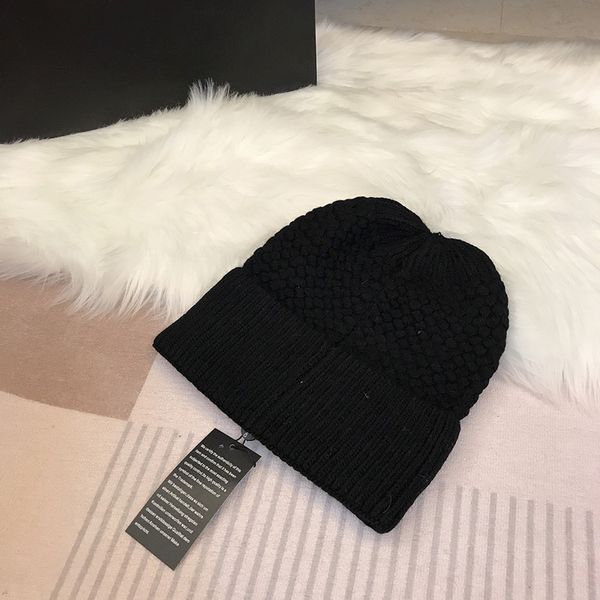 Diseñador BeanieSkull Caps Gorros de diseñador para hombre Moda Cashmere Mujeres Sombreros de calle Lana de lujo de punto C Letra Patrón a cuadros Beanie Sombrero de invierno Gorro de cúpula Caliente T52F