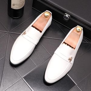 Diseñador Bee Men's Dress Genuine Leather Business Office Men Alta calidad Classic Wedding Farty Oxford Shoes D13