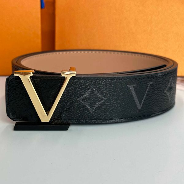 Designer Belt Fashion Luxury Plaid Presbyard Large Buckle Le cuir et les femmes Bails de ceinture 3,8 cm 18 styles de haute qualité