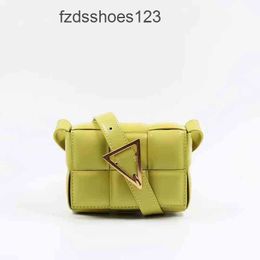 Designer Belt Lady Cassettes Bags Small Woven Venet S Packet Claassic Shoulder Luxury Mini Bottegs Plaid 2024 Tote Mond 5ej4