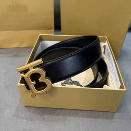 Cinturón de diseñador Men de lujo Pin clásico Cinturones V Cinturones de oro y plateado Negro Cabezo Capricon