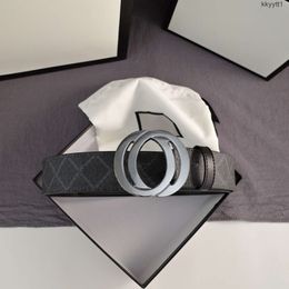 Cinturón de diseñador Mens Luxury Belts de cuero genuino Cowskin para el hombre Mujer Hebilla suave Gold Sliver Black Color Letters Diseño de moda