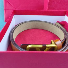Ceinture de créateur hommes ceintures de luxe pour femmes shopping en plein air 2,5 cm ceinture à la mode moderne avec lettre plaquée or ceintures en cuir unisexe YD016 C4