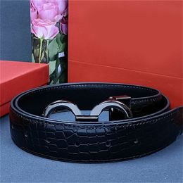Cintura di design uomo donna lettera cinture di lusso per uomo designer goffrato nero classico cinture casual lunghezza 95-125 cm cintura in vera pelle formale hg048