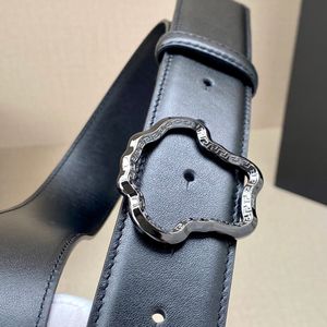 Ceinture de designer Ceintures pour hommes de qualité supérieure Réplique officielle de la marque de luxe En cuir de veau véritable avec boucle de ceinture en acier inoxydable pour homme 008AA