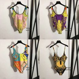 diseñador bikini trajes