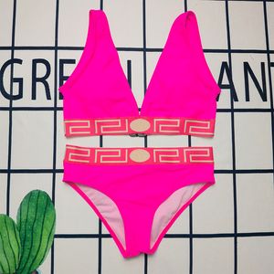 Designer Bikini Womens Bikini deux pièces avec alphabet Sweet Summer Beach Swimsuit One-Piece Woman Swimwear