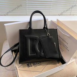 Designer Sac à main en cuir noir Nouvelle arrivée Grande capacité Sacs fourre-tout de luxe D Shopping Épaule G Sac Mode Portefeuille Femmes Hommes Classique Femme Bourse 230626