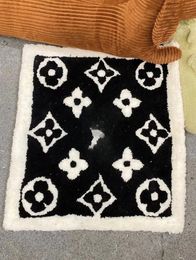 Designer Black White Capet français Classicold Flower Logo Rectangulaire Tapis de chevet Tapis de chevet Anticragile Decoration Home Decoration Tapis en boucle bouclé Mat de sol de tapis boucle