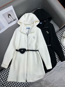 Designer noir/blanc à capuche fermeture éclair longs manteaux pour femmes Milan piste Tringle mode longue robe pour femmes avec petits sacs ceinture 22715