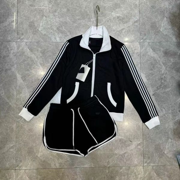 Conjuntos de chaquetas y pantalones cortos de retazos blancos y negros de diseñador, conjuntos de dos piezas bordados con logotipo de Milan Runway para mujer 22611
