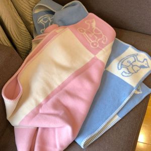 Mantas de diseño Nuevo bebé Adecuado para 3-6 años 140/100 cm Letra de lujo H Caballo Cachemira Patrón de pony suave Manta de lana Mantas de punto decorativas