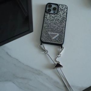 Étui de téléphone en strass de concepteur pour Apple iPhone 15 Pro Max 14 13 Luxury Pinter Diamond Chains Crossbody Bodage Strap Crystal Cover Back Coque Fundas Silver