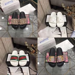 Designer Bloom Slippers Bloemen Slides Embossing Rubber Slipper Heren Dames Flats Sandaal Zomer Strand Schoenen Casual Sliders