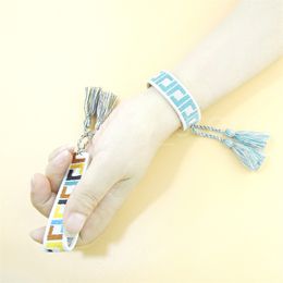 Pulsera de punto de muñeca bohemia de diseñador Patrón bordado colorido Tejido a mano Banda de mano de algodón ambiental Borla Handrope para mujeres y hombres