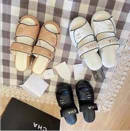 Designer Bom Dia Sandal Slipper Geatine Leather Casual Shoe Summer Beach Gladiator Mules Hasp 2024 Nouvelle Womans Top Top Coconut Appeal Academy Hospital Rapport Rapport
