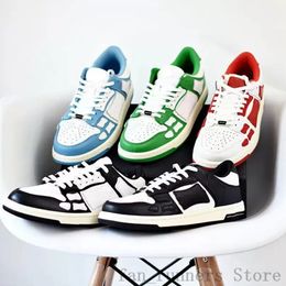 Designer Bone Shoes Mans Femme Cuir Baskets Baskets Top Low Bones Bleu Rouge Blanc Noir Vert Gris Marron Chaussures de sport en plein air