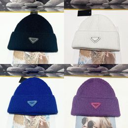 Gorro de diseñador espesar otoño tejer gorros de lujo para hombres suave y esponjoso mantener caliente regalos de viaje de invierno triángulo color sólido sombreros de punto para hombres hip hop de moda pj019