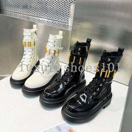 Designer Boot New Graphy Bottes Noir Bord Ouvert En Cuir Perlé Tissu Or Accessoires En Métal Oeillets Fermeture À Glissière Femmes Cheville Moto Botte