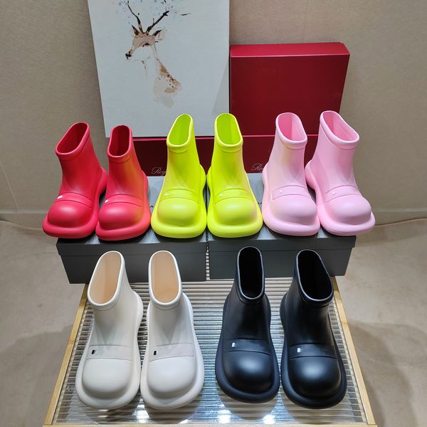 Botas de diseñador Marca Otoño Invierno Botas de lluvia para mujer Zapatos impermeables de goma de color caramelo Botas de plataforma informales para caminar Botas de tobillo de PVC CHARCO Talla grande 35-40