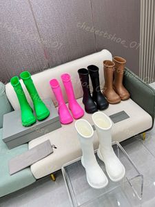 Botas de diseñador Marca Otoño Invierno Botas de lluvia para mujer Zapatos impermeables de goma de color caramelo para hombre Botas de plataforma informales para caminar Botas de tobillo de PVC PUDDLE Tamaño grande 36-45