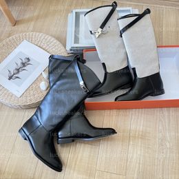 Bottes de créateurs classiques de saut de mode en cuir véritable de luxe femmes bottes longues plates vintage 2024 printemps et automne boucle en métal dame chaussures de confort