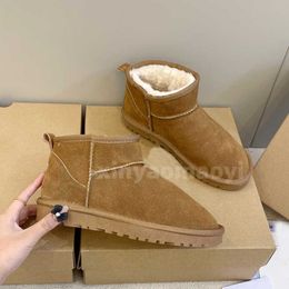 Botas de diseñador Classic Women's Snow Fashion Warm Latest Fashion Piel de oveja Cuero de vaca Lana larga Ventas calientes Tamaño 35-40