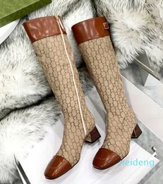 Botas de diseñador Botas hasta la rodilla Muslos puntiagudos Botas altas Carta Suelas de cuero estiradas Adecuadas para fábrica de tacones altos de diseñador de lujo para mujeres