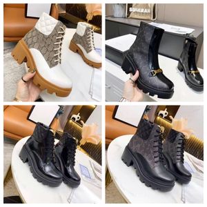 Botas de diseñador Lace-Up Boots Martin Men Botas Mujeres Medio Boot Classas Classil Style Fall Snow Boots Nylon Canvas Boot