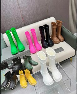 Bottes de concepteur Long tube Rubber Womens Vintage Casual Rubber Ruaf rain Chaussures pour chaussures de pluie Chaussures de pluie débossées Bottes en caoutchouc Low Top Short Ankle Australie