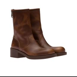 Bottes de créateurs Bottes de luxe Élégant classique en cuir verni mat Bottes en cuir de veau de marque Plate-forme Bottes plates Mode Semelle extérieure Chaussures Boots312