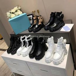 Designer Boots Martin Boot pour femme Booties Brossé Rois Cuir véritable Nylon avec pochette amovible Black Lady Shoes Australie