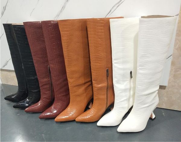 Botas de diseñador Nueva feria comercial europea y americana Patrón de serpiente Cremallera lateral Tacón alto puntiagudo Tacón de copa de vino Botas largas hasta la rodilla Botas cortas Botas de mujer 35-43