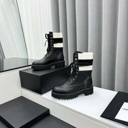 Botas de diseñador Nuevos calcetines elásticos empalmados de punto botas de diseñador para mujer Cuero genuino Suela gruesa Cordones Botas cortas Bota delgada y delgada 02