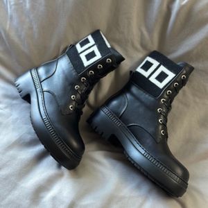 Boots de créateurs Paris Luxury Bot Boot de la marque Géné en cuir Veurs de cheville Femme Femme Sneakers Boot Sneakers Trainers Sandales Sandales par Brand S417 010