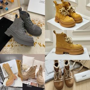 Bottes de créateurs Populaires Femmes tendances Bouettes courtes Boot de la cheville Sougeur de luxe Femme Fête épaisse Talon Talon 35-40 Randonnée Desert Smfk Gai