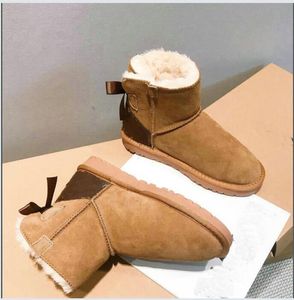 Bottes de créateurs Bottes de neige Bottes en peluche Design classique Bowknot Garder au chaud court hiver en cuir en peau de mouton Vente chaude Aus Bow bottes aizhe