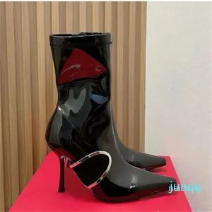 Botas de diseñador con etiqueta para mujer Tobillo negro Tacón Cremallera lateral Medio lujo Punta puntiaguda Tacón alto Moda