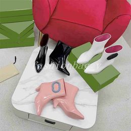 Botas de diseñador Botas de tobillo puntiagudas de moda para mujer Botas cortas antideslizantes de goma Botas de lluvia con tacón de gatito Botas de color caramelo con caja