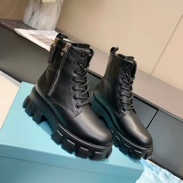 Designer laarzen dames laarzen Martens Pocket Black PR Roman Boots Ins Gear Zipper Boodels Korte laarzen Dikke Soled Frenulu Zwarte Witte Women Laarzen Luxe laarzen