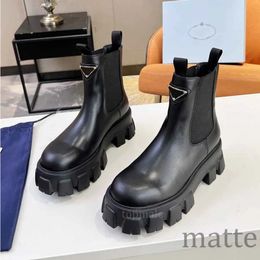 Designer chelsea boots dames monolith boot driehoek merk chunky platform laarzen luxe motorfiets modeontwerpers schoenen glanzend mat leer zwarte laarzen C1205