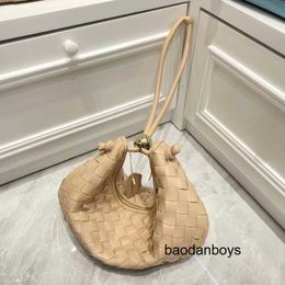 Designer Botgas V Sac à main de luxe Sacs de couleur authentiques Sacs de mode solides Cassettes Mode Sac à bandoulière unique en cuir Petite boule d'or sous les bras f