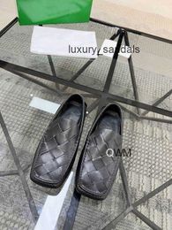 Designer Botte Venetas Hommes Casual Chaussures Tissé en cuir véritable haricot chaussures hommes polyvalent noir décontracté hommes respirant chaussures en cuir souple WN-KLOP