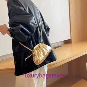 Designer Bottgss Ventss Pouch Tote tassen voor dames online winkel Franse geplooide tas in 2024 nieuwe trendy en internetberoemde dumpling casual one met echt logo SJFO