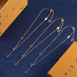 Collier de boutique de créateur mode de luxe 18k collier plaqué or charmant collier de pendentif cadeau féminin 925 Silver High qualité