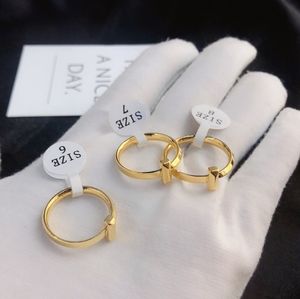 Designer Boutique Ring Eenvoudige Stijl Vrouwen Charme Ringen Klassiek Merklogo Lente Verjaardag Liefde Vergulde Gift Ring Box Verpakking Hoge kwaliteit sieraden