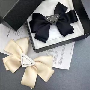 Designer Bow Inverted Triangle Barrettes Girls Hairpin Classic Letter Hair Clips Luxury Hairciles Fashion Women Bow Headbands Hair Accessoires Sieraden Geschenk