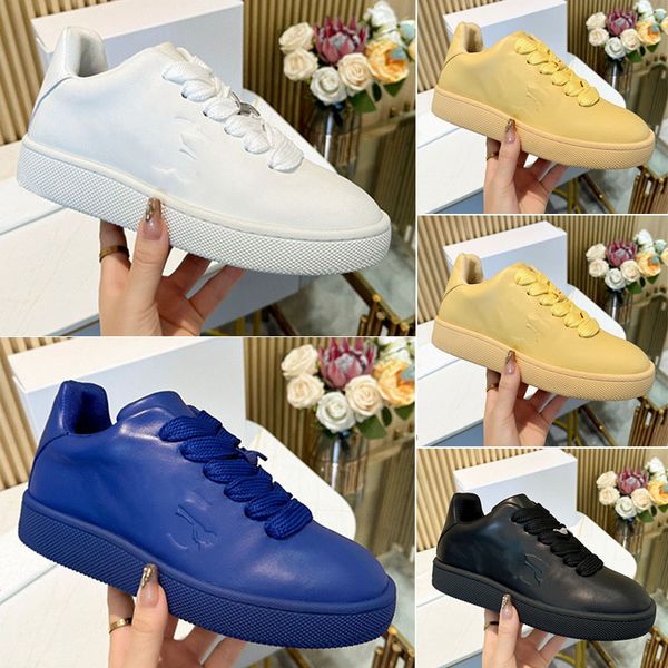 Boîte de créateurs Simplicité Femme Sneakers Cuir Fabriqué Upper Mens Designer Low Shoes Aide à la mode CHAPE DE BUREAU CONSUDANT COFFORM COFFORM